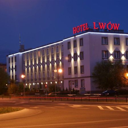 Lwow Bed & Breakfast เฮลม์ ภายนอก รูปภาพ