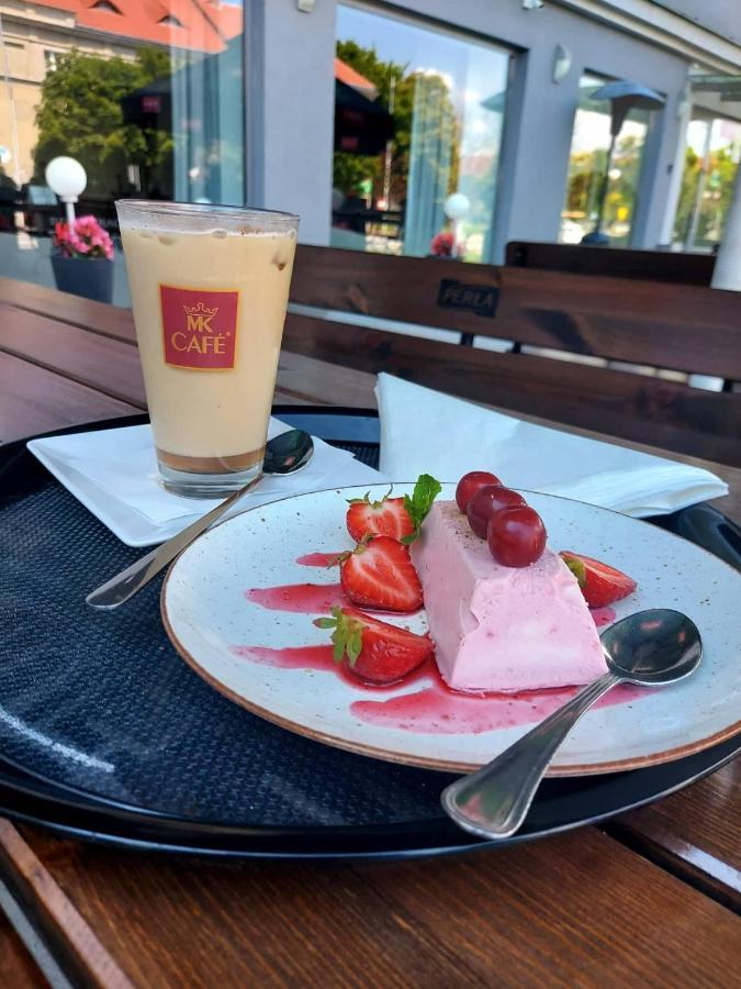 Lwow Bed & Breakfast เฮลม์ ภายนอก รูปภาพ