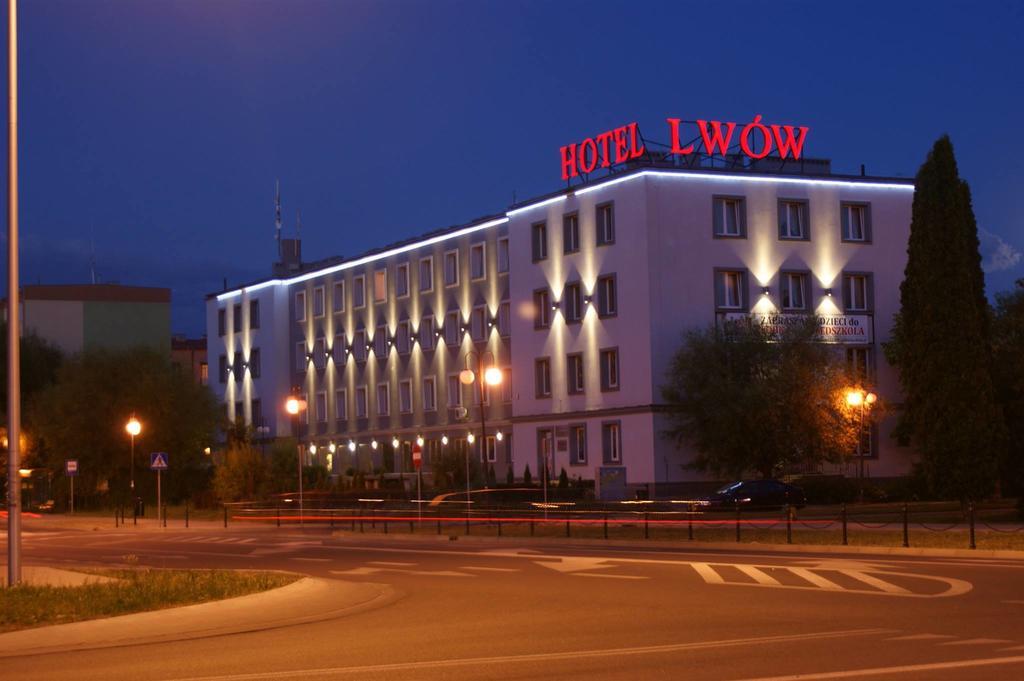 Lwow Bed & Breakfast เฮลม์ ภายนอก รูปภาพ
